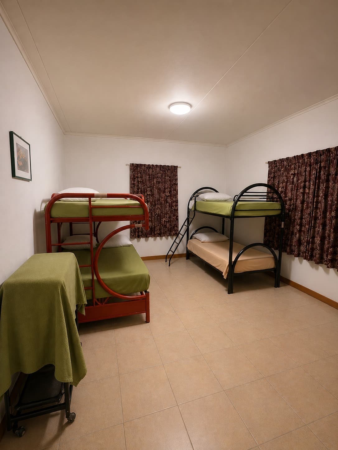 Kamer 2 — Twee stapelbedden
